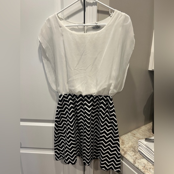Speechless Black & White Chevron Dress Juniors Large - Picture 2 of 12